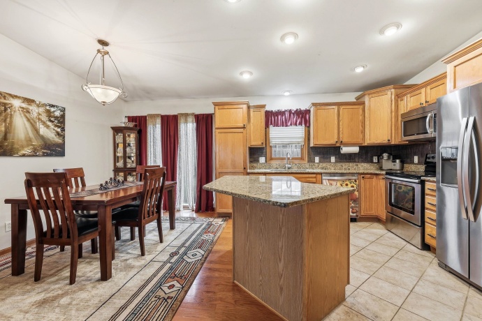 465 Peach, EAST DUBUQUE, Illinois 61025, 4 Bedrooms Bedrooms, ,3 BathroomsBathrooms,House,For Sale,Peach,202603021