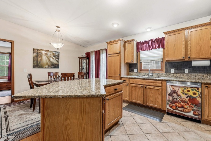 465 Peach, EAST DUBUQUE, Illinois 61025, 4 Bedrooms Bedrooms, ,3 BathroomsBathrooms,House,For Sale,Peach,202603021