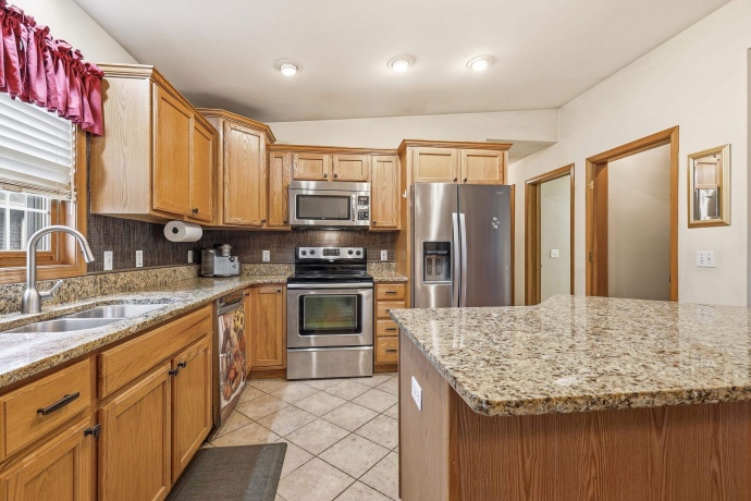 465 Peach, EAST DUBUQUE, Illinois 61025, 4 Bedrooms Bedrooms, ,3 BathroomsBathrooms,House,For Sale,Peach,202603021
