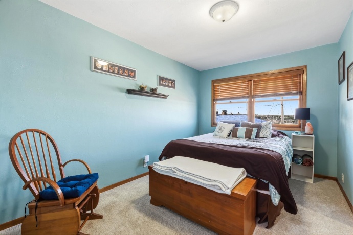 950 Hiawatha, EAST DUBUQUE, Illinois 61025, 3 Bedrooms Bedrooms, ,3 BathroomsBathrooms,House,For Sale,Hiawatha,202603022