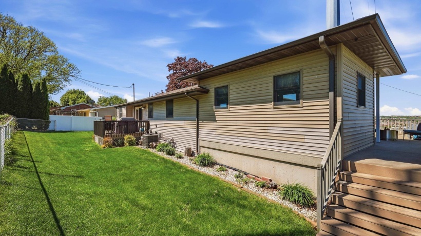 950 Hiawatha, EAST DUBUQUE, Illinois 61025, 3 Bedrooms Bedrooms, ,3 BathroomsBathrooms,House,For Sale,Hiawatha,202603022