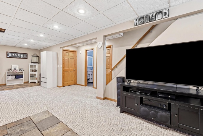 950 Hiawatha, EAST DUBUQUE, Illinois 61025, 3 Bedrooms Bedrooms, ,3 BathroomsBathrooms,House,For Sale,Hiawatha,202603022