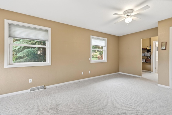 556 Peach, EAST DUBUQUE, Illinois 61025, 5 Bedrooms Bedrooms, ,2 BathroomsBathrooms,House,For Sale,Peach,202603024