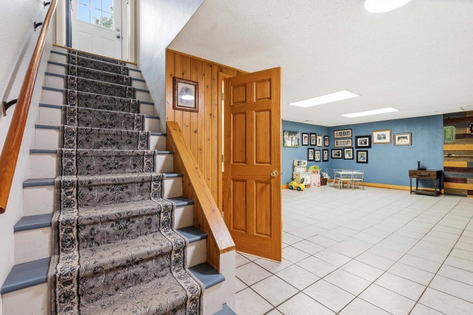 556 Peach, EAST DUBUQUE, Illinois 61025, 5 Bedrooms Bedrooms, ,2 BathroomsBathrooms,House,For Sale,Peach,202603024