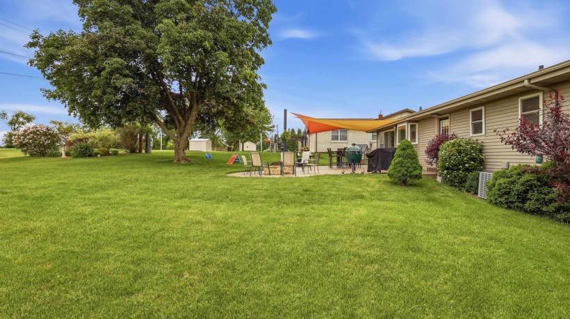 556 Peach, EAST DUBUQUE, Illinois 61025, 5 Bedrooms Bedrooms, ,2 BathroomsBathrooms,House,For Sale,Peach,202603024