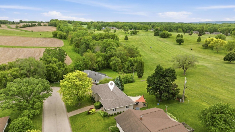 556 Peach, EAST DUBUQUE, Illinois 61025, 5 Bedrooms Bedrooms, ,2 BathroomsBathrooms,House,For Sale,Peach,202603024