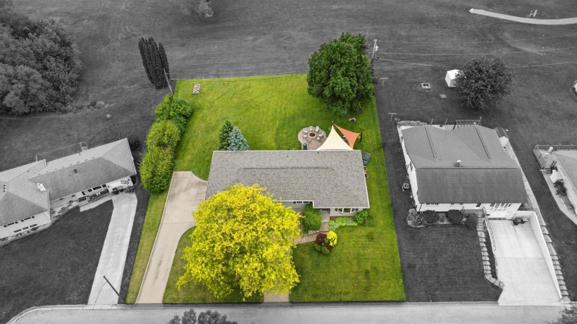 556 Peach, EAST DUBUQUE, Illinois 61025, 5 Bedrooms Bedrooms, ,2 BathroomsBathrooms,House,For Sale,Peach,202603024