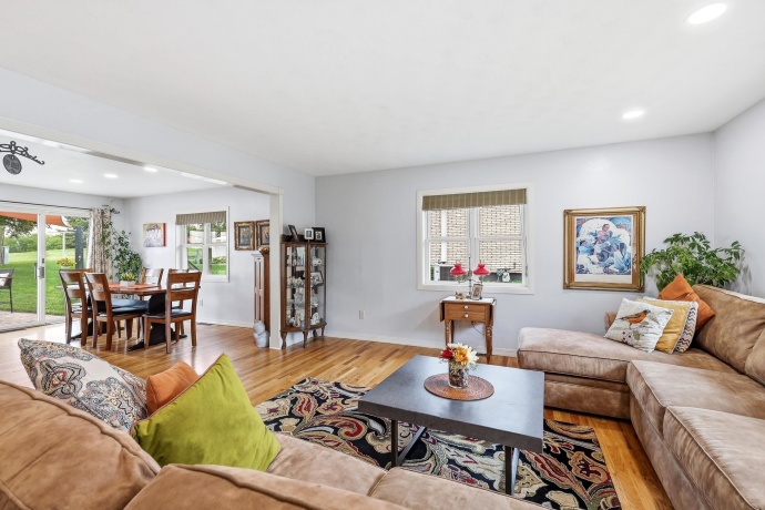 556 Peach, EAST DUBUQUE, Illinois 61025, 5 Bedrooms Bedrooms, ,2 BathroomsBathrooms,House,For Sale,Peach,202603024