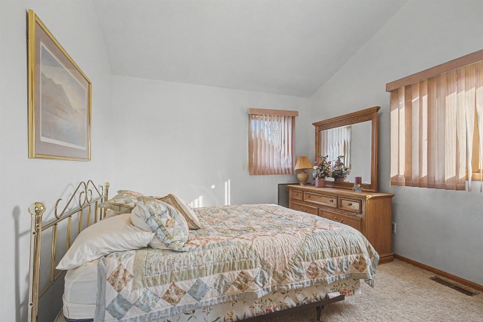 5 Maltby, GALENA, Illinois 61036, 3 Bedrooms Bedrooms, ,2 BathroomsBathrooms,House,For Sale,Maltby,202602583
