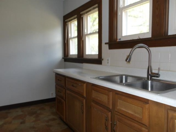 606 Robert, ROCKFORD, Illinois 61107, 2 Bedrooms Bedrooms, ,1 BathroomBathrooms,House,For Sale,Robert,202603027