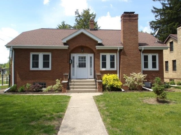 606 Robert, ROCKFORD, Illinois 61107, 2 Bedrooms Bedrooms, ,1 BathroomBathrooms,House,For Sale,Robert,202603027