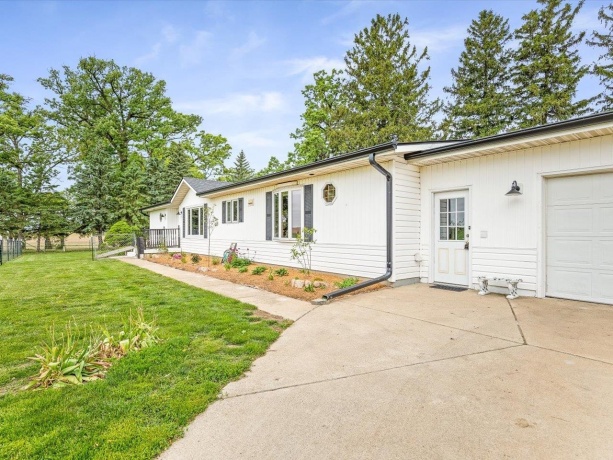 8500 Manchester, CAPRON, Illinois 61012, 3 Bedrooms Bedrooms, ,2 BathroomsBathrooms,House,For Sale,Manchester,202603029
