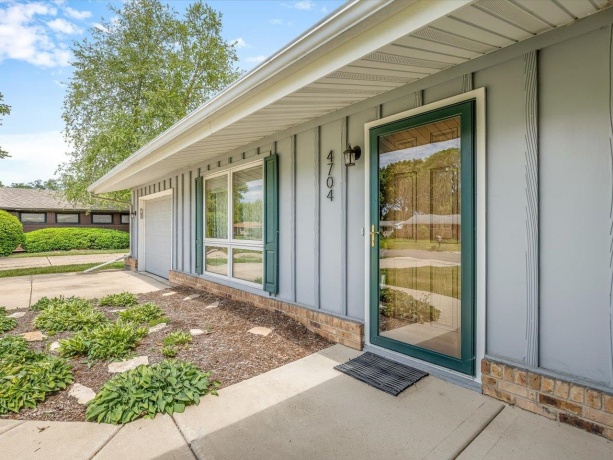 4704 Cayuga, ROCKFORD, Illinois 61107, 3 Bedrooms Bedrooms, ,1 BathroomBathrooms,House,For Sale,Cayuga,202603030