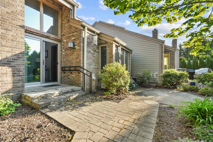 2202 CHURCHVIEW #D, ROCKFORD, Illinois 61107, 3 Bedrooms Bedrooms, ,3 BathroomsBathrooms,Condominium,For Sale,CHURCHVIEW #D,202603033