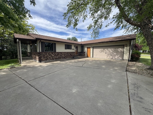 945 Sunset, MILLEDGEVILLE, Illinois 61051, 2 Bedrooms Bedrooms, ,2 BathroomsBathrooms,House,For Sale,Sunset,202603043