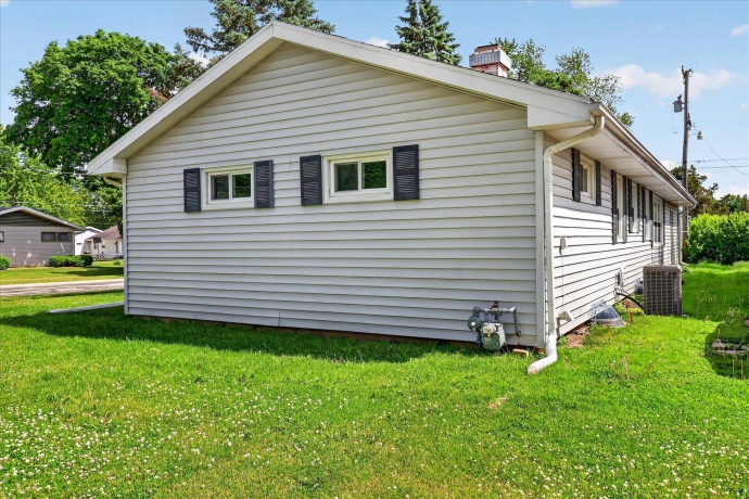 908 Bauch, FREEPORT, Illinois 61032, 3 Bedrooms Bedrooms, ,1 BathroomBathrooms,House,For Sale,Bauch,202602975