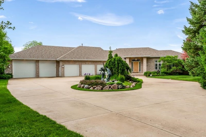 111 Sycamore, MACHESNEY PARK, Illinois 61115, 4 Bedrooms Bedrooms, ,4 BathroomsBathrooms,House,For Sale,Sycamore,202603050