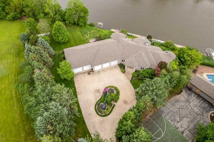 111 Sycamore, MACHESNEY PARK, Illinois 61115, 4 Bedrooms Bedrooms, ,4 BathroomsBathrooms,House,For Sale,Sycamore,202603050