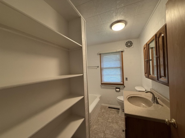 1048 Warren, Henry, Illinois 61537, 3 Bedrooms Bedrooms, ,1 BathroomBathrooms,House,For Sale,Warren,202603055