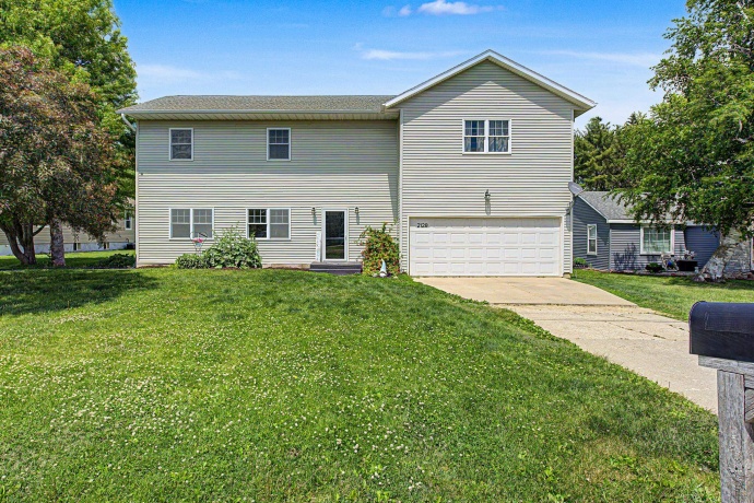 2128 Lancaster Heights, FREEPORT, Illinois 61032, 5 Bedrooms Bedrooms, ,3 BathroomsBathrooms,House,For Sale,Lancaster Heights,202603070