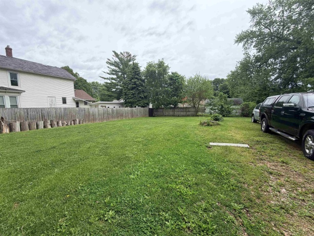 211 Grove, FREEPORT, Illinois 61032, ,3 - 4 Units,For Sale,Grove,202603073