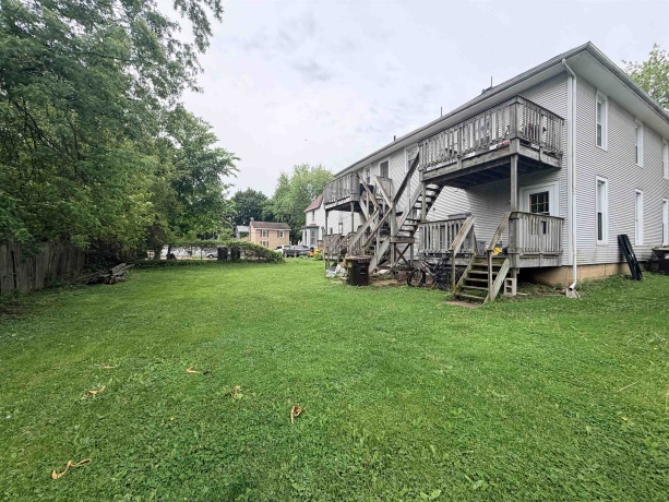 211 Grove, FREEPORT, Illinois 61032, ,3 - 4 Units,For Sale,Grove,202603073