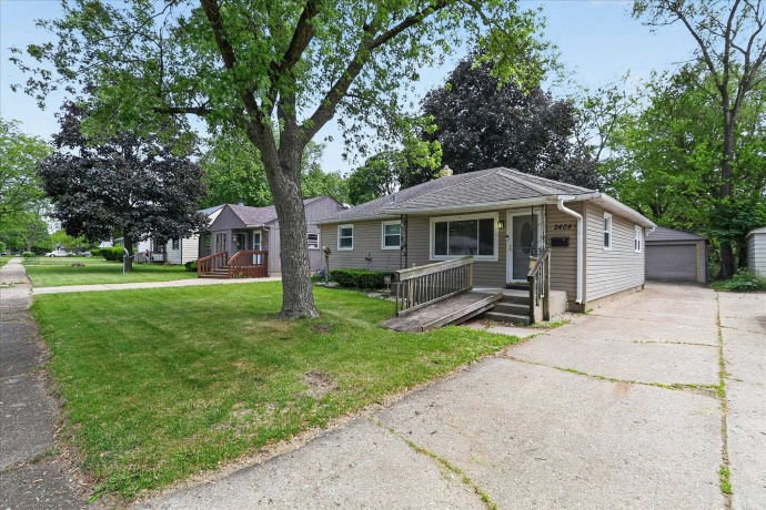 2404 Paradise, ROCKFORD, Illinois 61103, 2 Bedrooms Bedrooms, ,1 BathroomBathrooms,House,For Sale,Paradise,202603053