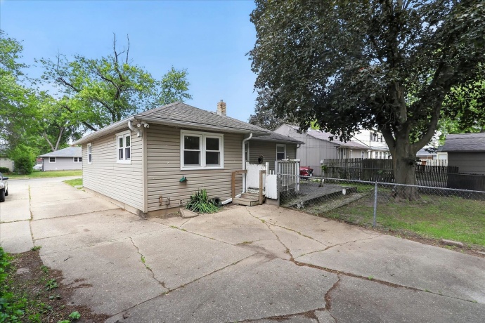 2404 Paradise, ROCKFORD, Illinois 61103, 2 Bedrooms Bedrooms, ,1 BathroomBathrooms,House,For Sale,Paradise,202603053