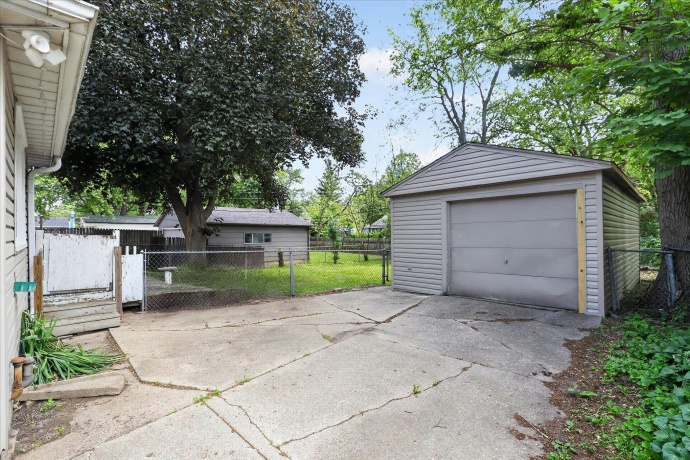 2404 Paradise, ROCKFORD, Illinois 61103, 2 Bedrooms Bedrooms, ,1 BathroomBathrooms,House,For Sale,Paradise,202603053
