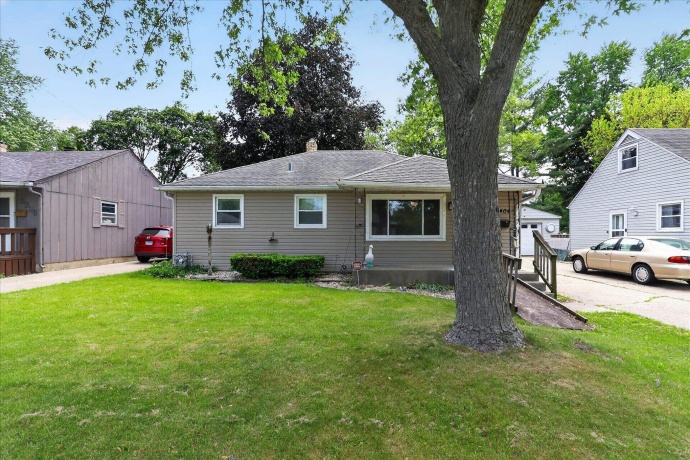 2404 Paradise, ROCKFORD, Illinois 61103, 2 Bedrooms Bedrooms, ,1 BathroomBathrooms,House,For Sale,Paradise,202603053