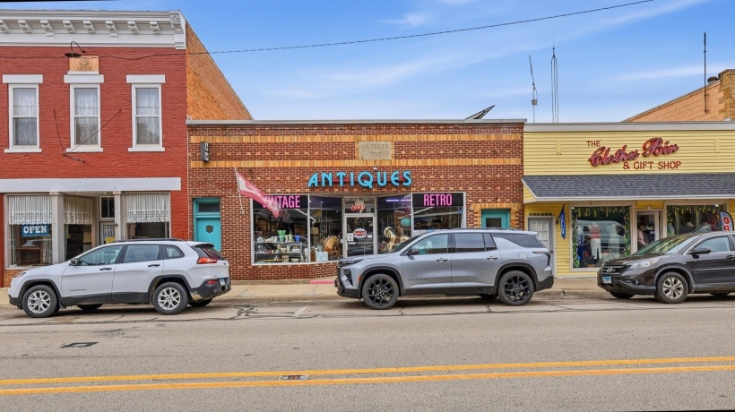 136 Main, ELIZABETH, Illinois 61028, ,Commercial,For Sale,Main,202603084