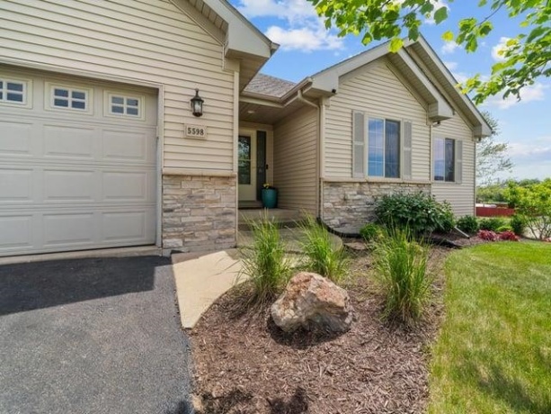 5598 White Fox, ROCKFORD, Illinois 61102, 4 Bedrooms Bedrooms, ,3 BathroomsBathrooms,House,For Sale,White Fox,202603083