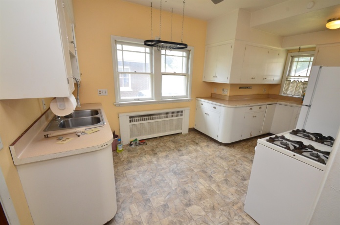 2236 17th, ROCKFORD, Illinois 61104, 2 Bedrooms Bedrooms, ,1 BathroomBathrooms,House,For Sale,17th,202603093