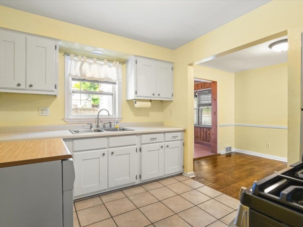 2520 19th, ROCKFORD, Illinois 61108, 3 Bedrooms Bedrooms, ,1 BathroomBathrooms,House,For Sale,19th,202603095