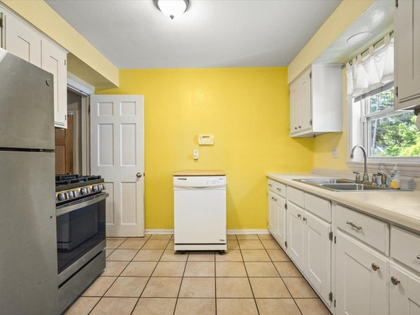 2520 19th, ROCKFORD, Illinois 61108, 3 Bedrooms Bedrooms, ,1 BathroomBathrooms,House,For Sale,19th,202603095