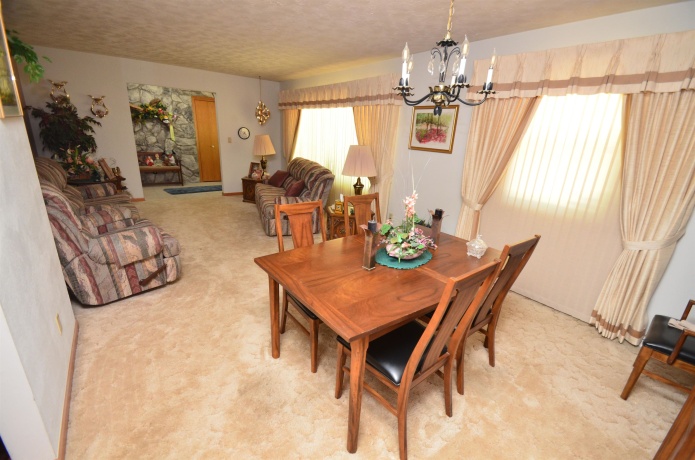 2940 Imperial Oaks, ROCKFORD, Illinois 61114, 4 Bedrooms Bedrooms, ,2 BathroomsBathrooms,House,For Sale,Imperial Oaks,202603096