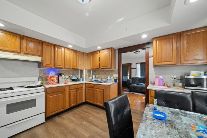 1631 8th, ROCKFORD, Illinois 61104, ,2 Units,For Sale,8th,202603099