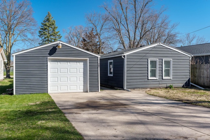 707 Marie, MACHESNEY PARK, Illinois 61115, 2 Bedrooms Bedrooms, ,1 BathroomBathrooms,House,For Sale,Marie,202603106