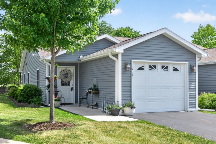 1513 Eadens, DIXON, Illinois 61021, 2 Bedrooms Bedrooms, ,2 BathroomsBathrooms,House,For Sale,Eadens,202603109