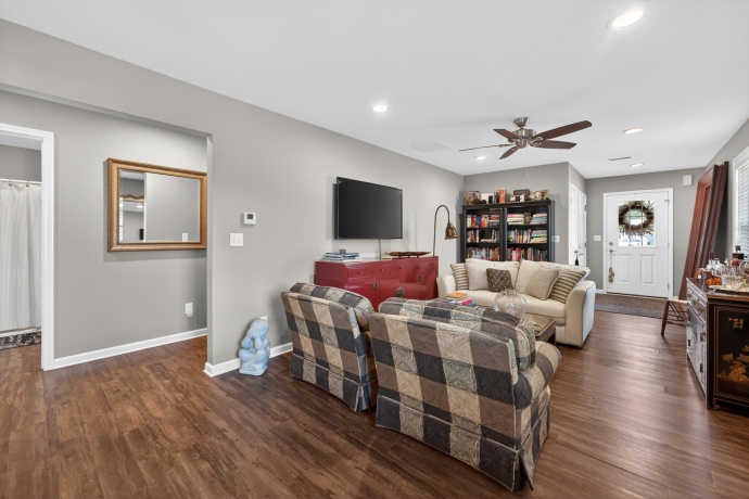 1513 Eadens, DIXON, Illinois 61021, 2 Bedrooms Bedrooms, ,2 BathroomsBathrooms,House,For Sale,Eadens,202603109