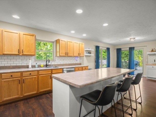 428 lockwood, DAVIS, Illinois 61019, 5 Bedrooms Bedrooms, ,3 BathroomsBathrooms,House,For Sale,lockwood,202603110