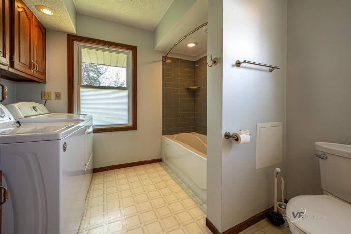 6844 US Route 20 W, FREEPORT, Illinois 61032, 3 Bedrooms Bedrooms, ,2 BathroomsBathrooms,House,For Sale,US Route 20 W,202402072