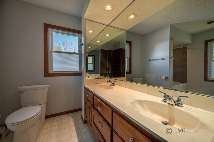 6844 US Route 20 W, FREEPORT, Illinois 61032, 3 Bedrooms Bedrooms, ,2 BathroomsBathrooms,House,For Sale,US Route 20 W,202402072