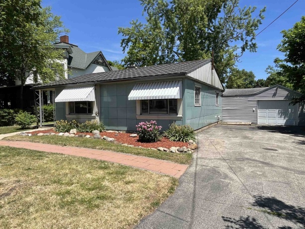 415 State, BELVIDERE, Illinois 61008, 2 Bedrooms Bedrooms, ,1 BathroomBathrooms,House,For Sale,State,202603131