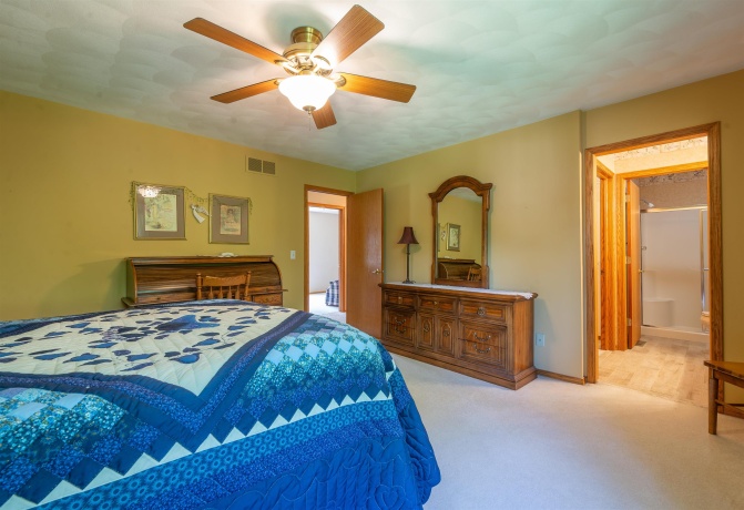 920 Mesa, FREEPORT, Illinois 61032, 3 Bedrooms Bedrooms, ,3 BathroomsBathrooms,House,For Sale,Mesa,202603145