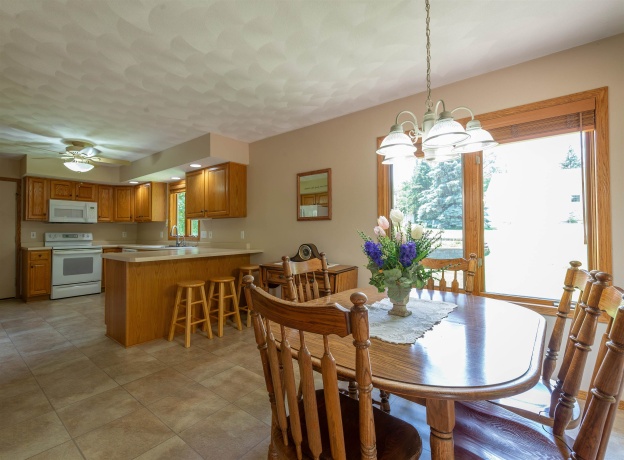 920 Mesa, FREEPORT, Illinois 61032, 3 Bedrooms Bedrooms, ,3 BathroomsBathrooms,House,For Sale,Mesa,202603145