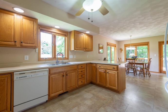 920 Mesa, FREEPORT, Illinois 61032, 3 Bedrooms Bedrooms, ,3 BathroomsBathrooms,House,For Sale,Mesa,202603145