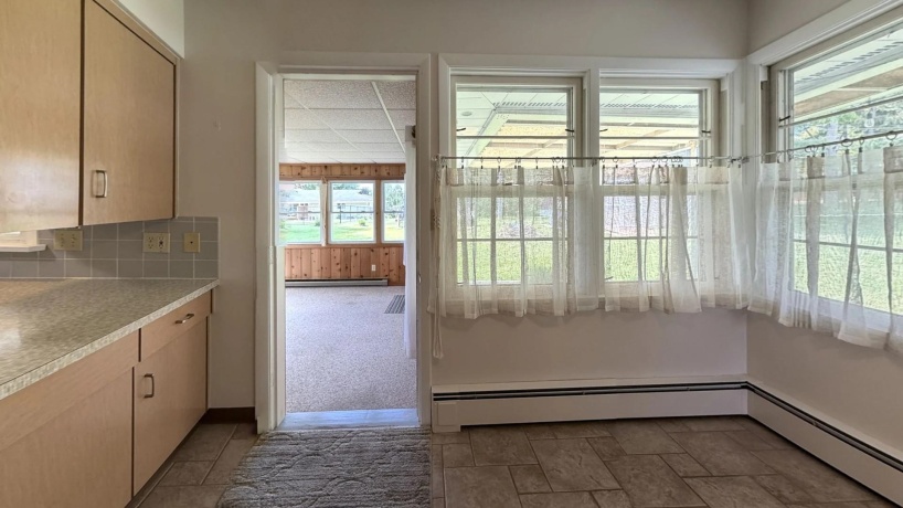 1135 Oakhill, FREEPORT, Illinois 61032, 3 Bedrooms Bedrooms, ,1 BathroomBathrooms,House,For Sale,Oakhill,202603146
