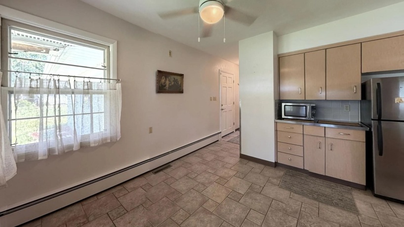 1135 Oakhill, FREEPORT, Illinois 61032, 3 Bedrooms Bedrooms, ,1 BathroomBathrooms,House,For Sale,Oakhill,202603146