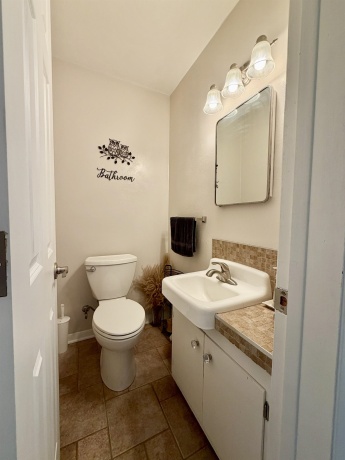1135 Oakhill, FREEPORT, Illinois 61032, 3 Bedrooms Bedrooms, ,1 BathroomBathrooms,House,For Sale,Oakhill,202603146